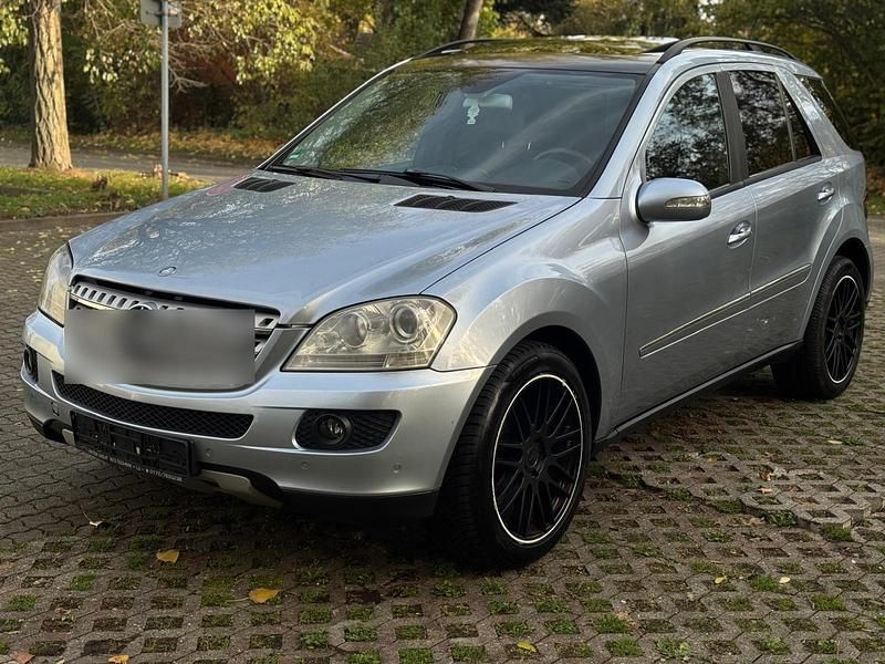 Blau Gebraucht 2007 Mercedes ML320 SUV | 6.500 € - Bild 1/4