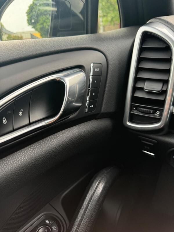 Schwarz Gebraucht 2016 Porsche Cayenne SUV | 35.500 € (Guter Preis) - Bild 1/4