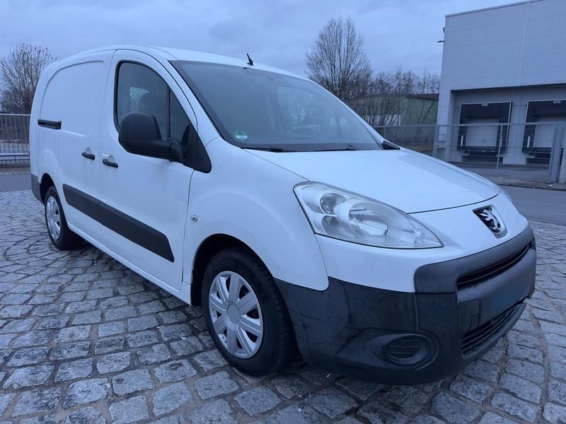 Gebraucht Peugeot Partner 95 PS (69 kW) 2008 Weiß Van / Kleinbus