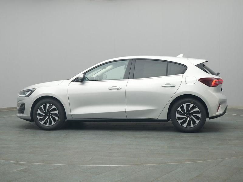 Neu Ford Focus Titanium 155 PS (114 kW) 2025 Silber Limousine