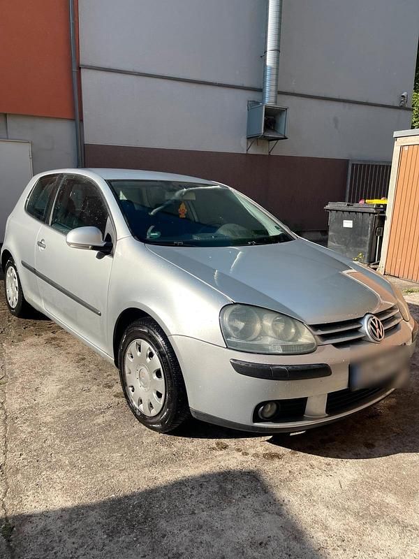 Silber Gebraucht 2004 VW Golf V Kleinwagen | 1.000 € (Superpreis) - Bild 1/4