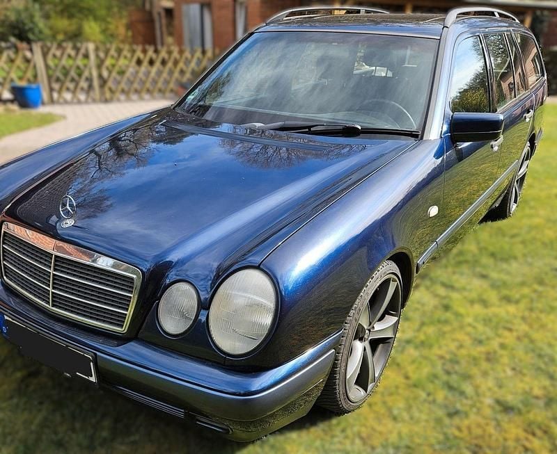 Gebraucht Mercedes E240 Classic 170 PS (125 kW) 1998 Blau Kombi