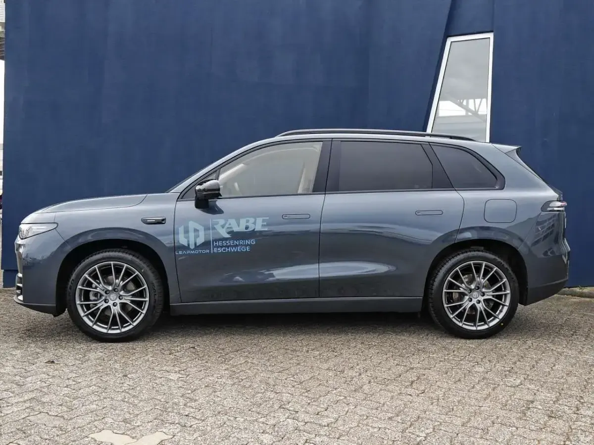 Gebraucht Leapmotor C10 215 PS (158 kW) 2025 Grau SUV
