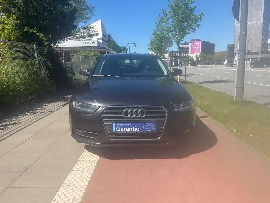 Gebraucht Audi A4 Ambiente 170 PS (125 kW) 2013 Grau Limousine