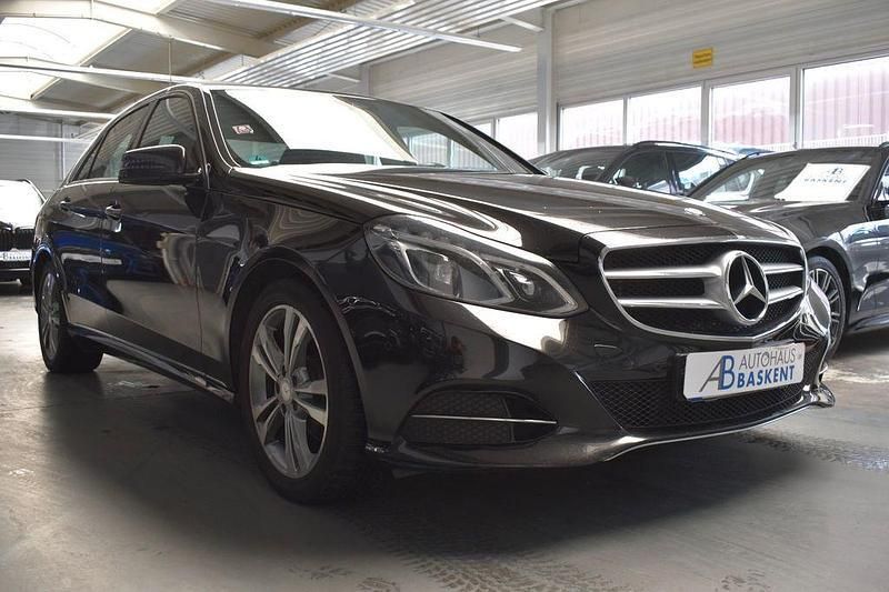 Schwarz Gebraucht 2014 Mercedes E200 Avantgarde Limousine | 14.980 € (Fairer Preis) - Bild 1/4