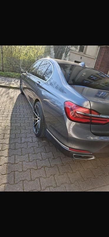 Gebraucht BMW 730 265 PS (194 kW) 2016 Grau Limousine