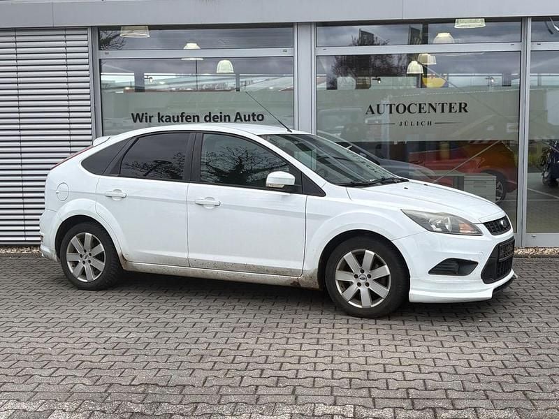Usado Ford Focus Style 109 CV (80 kW) 2010 Blanco Berlina