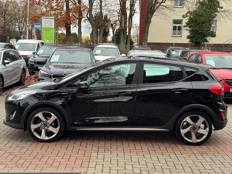Gebraucht Ford Fiesta Active 101 PS (74 kW) 2018 Schwarz Kleinwagen