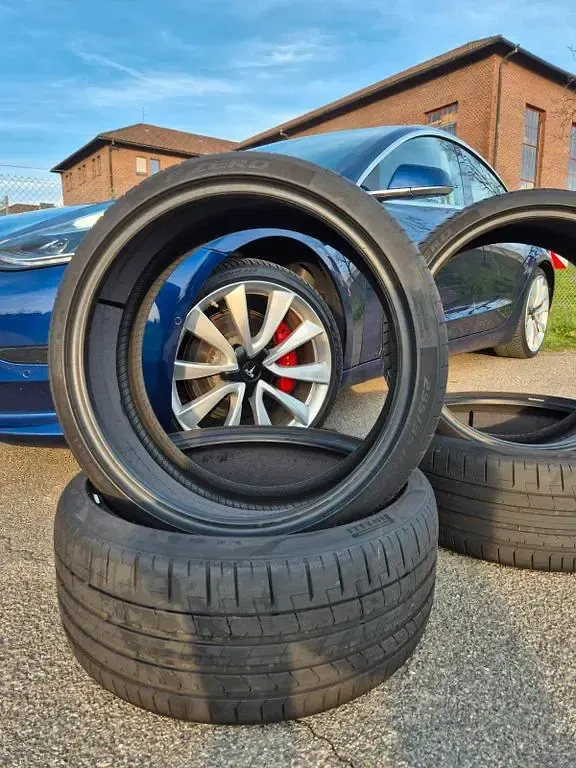 Second-hand Tesla Model 3 Performance 359 kW (489 CP) 2019 Albastru Berlinǎ