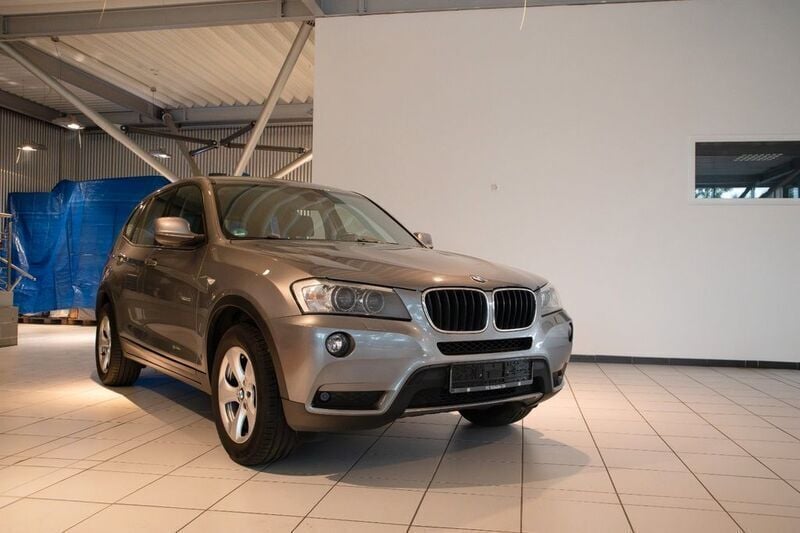 Grau Gebraucht 2012 BMW X3 Sport Line SUV | 9.999 € (Guter Preis) - Bild 1/4