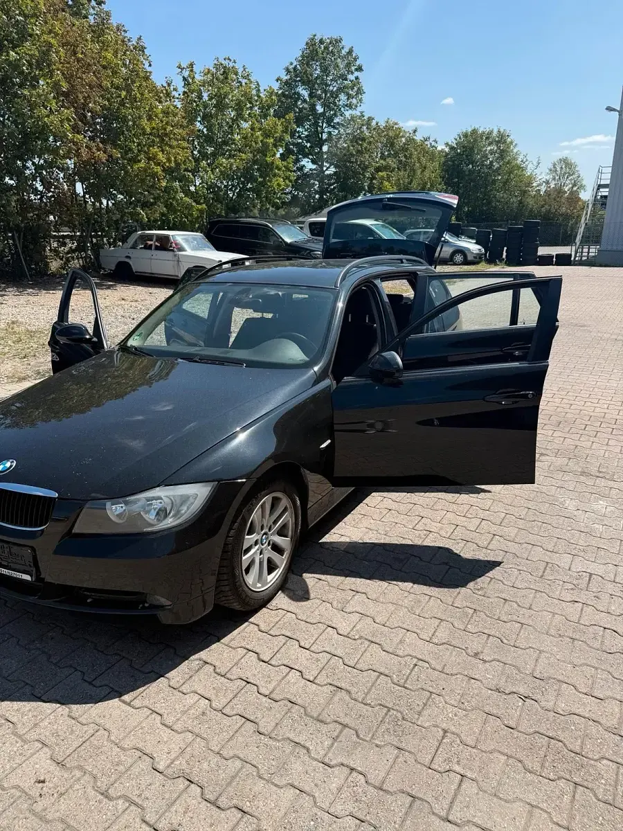 Gebraucht BMW 320 163 PS (119 kW) 2006 Schwarz Kombi