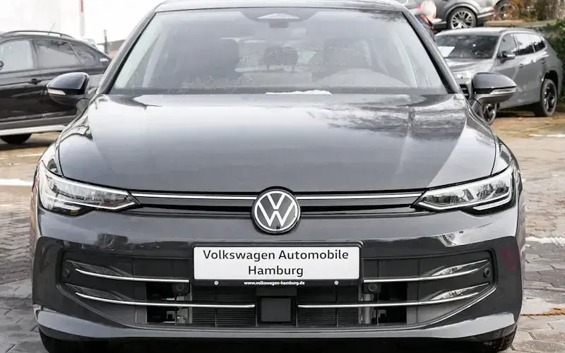 Neu VW Golf VIII Life 150 PS (110 kW) 2025 Grau Limousine