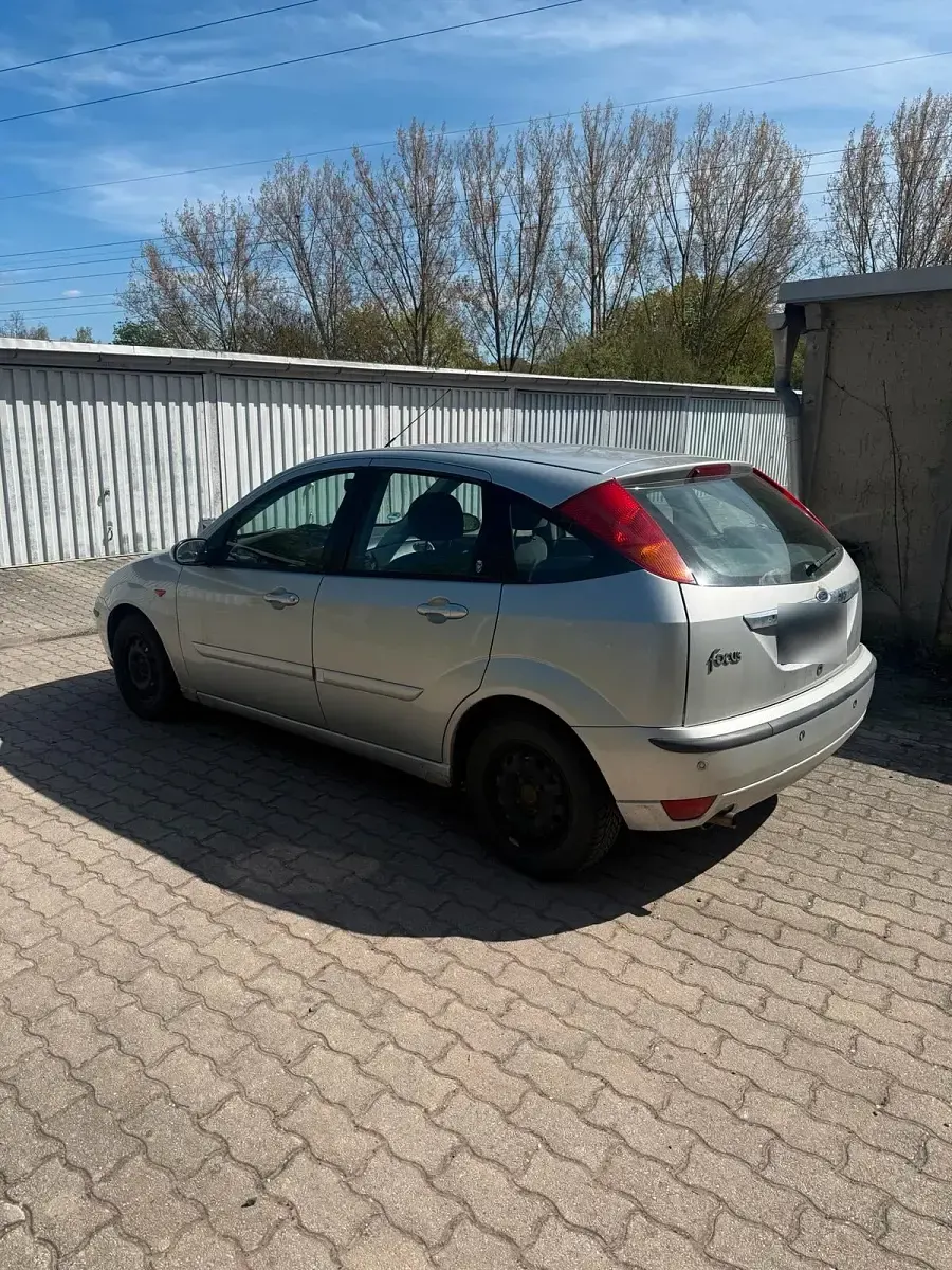 Occasion Ford Focus 100 ch (73 kW) 2003 Argent Berline