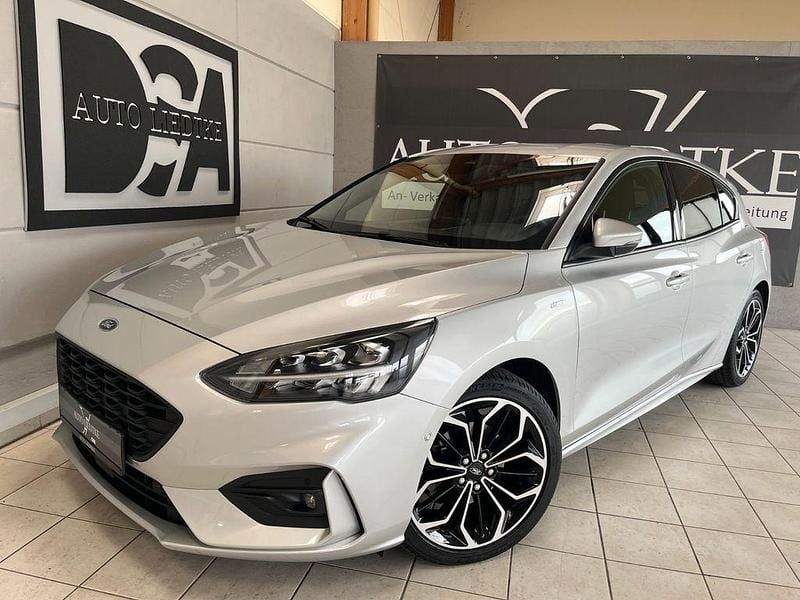 Silber Gebraucht 2019 Ford Focus ST-Line Limousine | 16.499 € (Guter Preis) - Bild 1/4