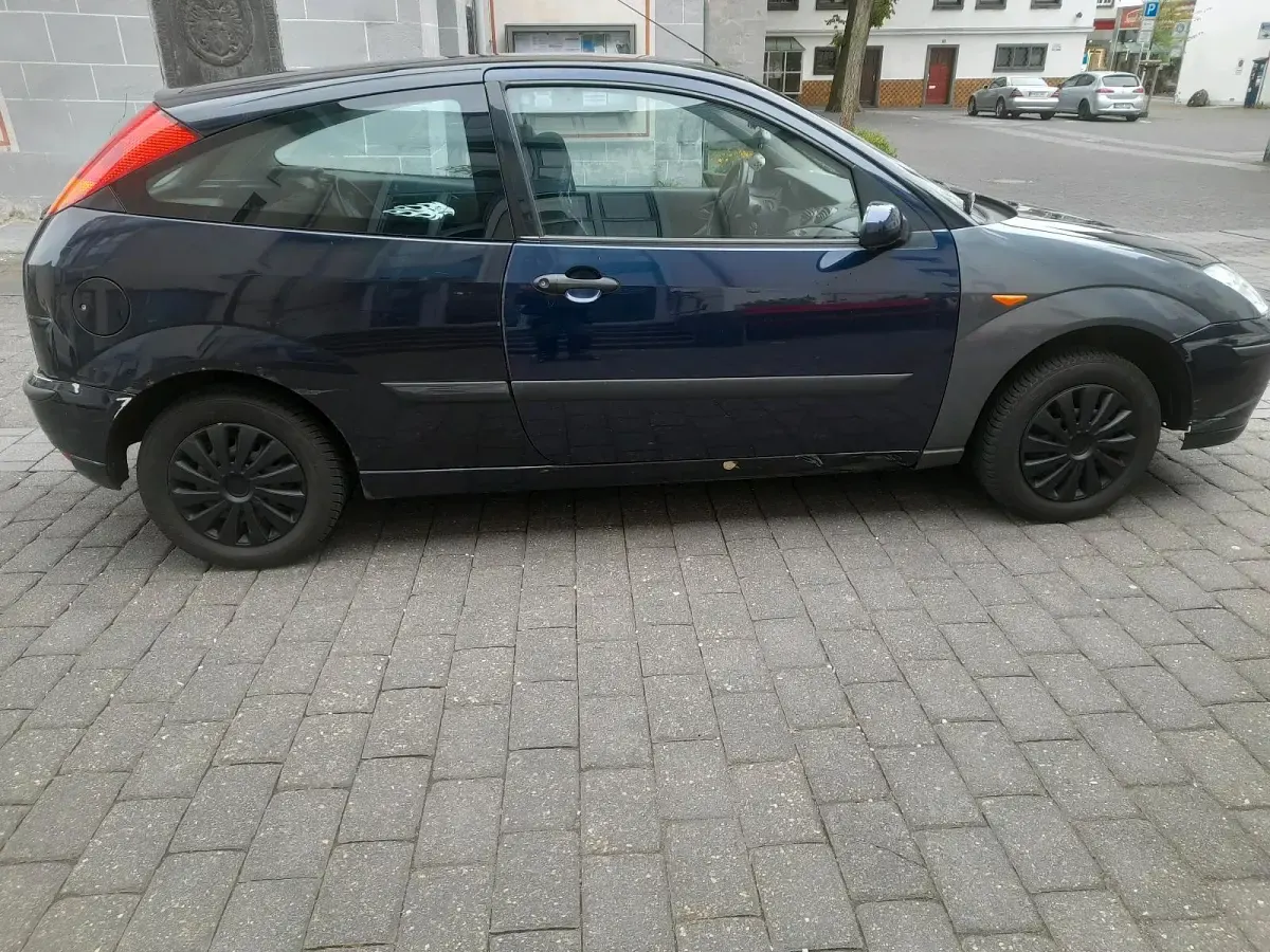 Gebraucht Ford Focus 105 PS (77 kW) 2004 Blau Kleinwagen