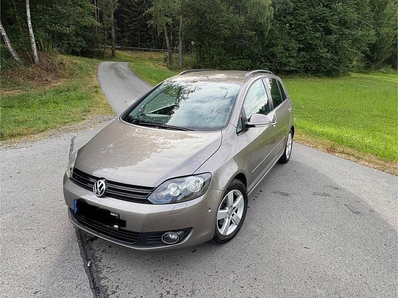 Grau Gebraucht 2010 VW Golf Plus Cross Team Van / Kleinbus | 4.199 € (Guter Preis) - Bild 1/4