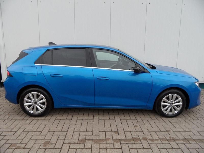 Gebraucht Opel Astra Elegance 131 PS (96 kW) 2023 Blau metallic