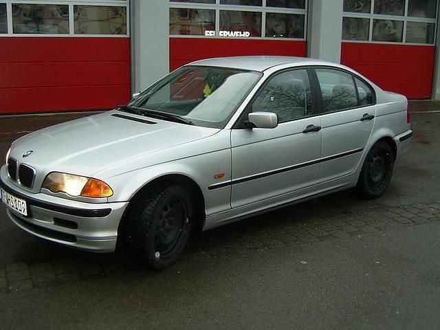 Gebraucht BMW 2000 105 PS (77 kW) 1999 Silber metallic Limousine