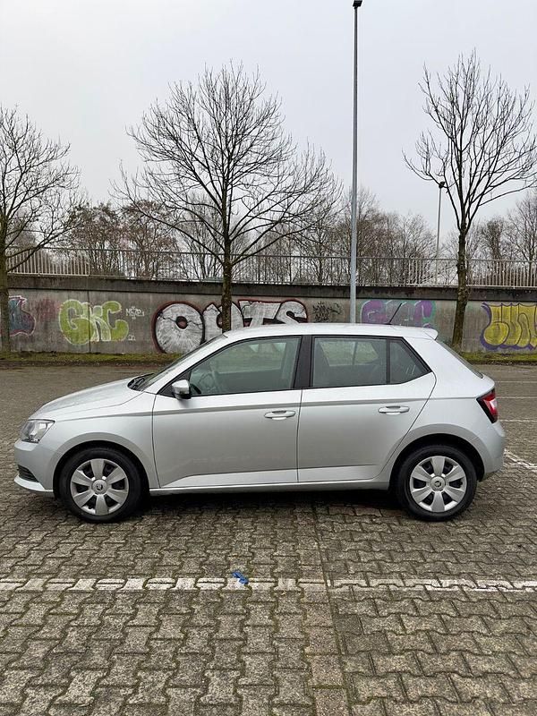 Gebraucht Skoda Fabia Cool Edition 60 PS (44 kW) 2015 Silber Kleinwagen