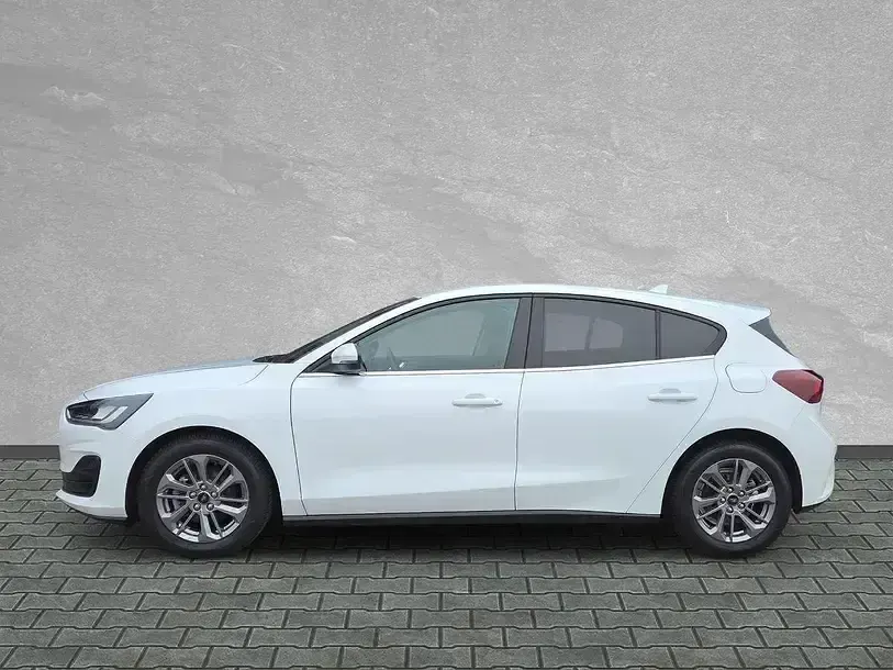 Gebraucht Ford Focus Titanium 125 PS (91 kW) 2024 Frostweiß Limousine