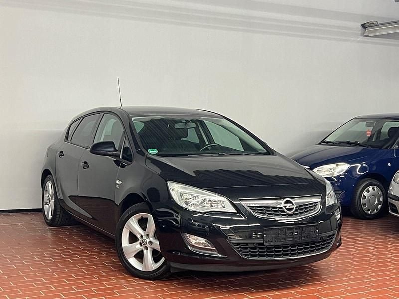 Schwarz Gebraucht 2012 Opel Astra Limousine | 6.290 € (Fairer Preis) - Bild 1/3