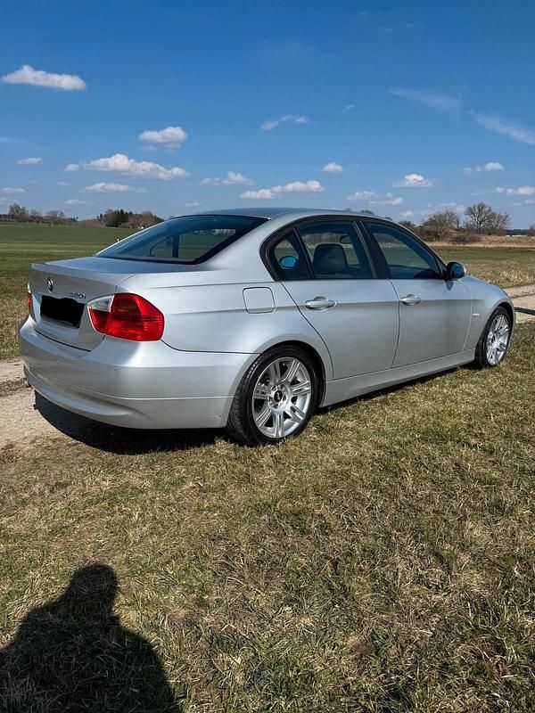 Gebraucht BMW 320 150 PS (110 kW) 2005 Silber Limousine