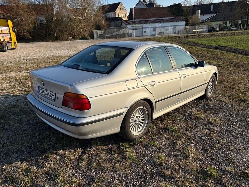Gebraucht BMW 523 170 PS (125 kW) 1999 Silber Limousine