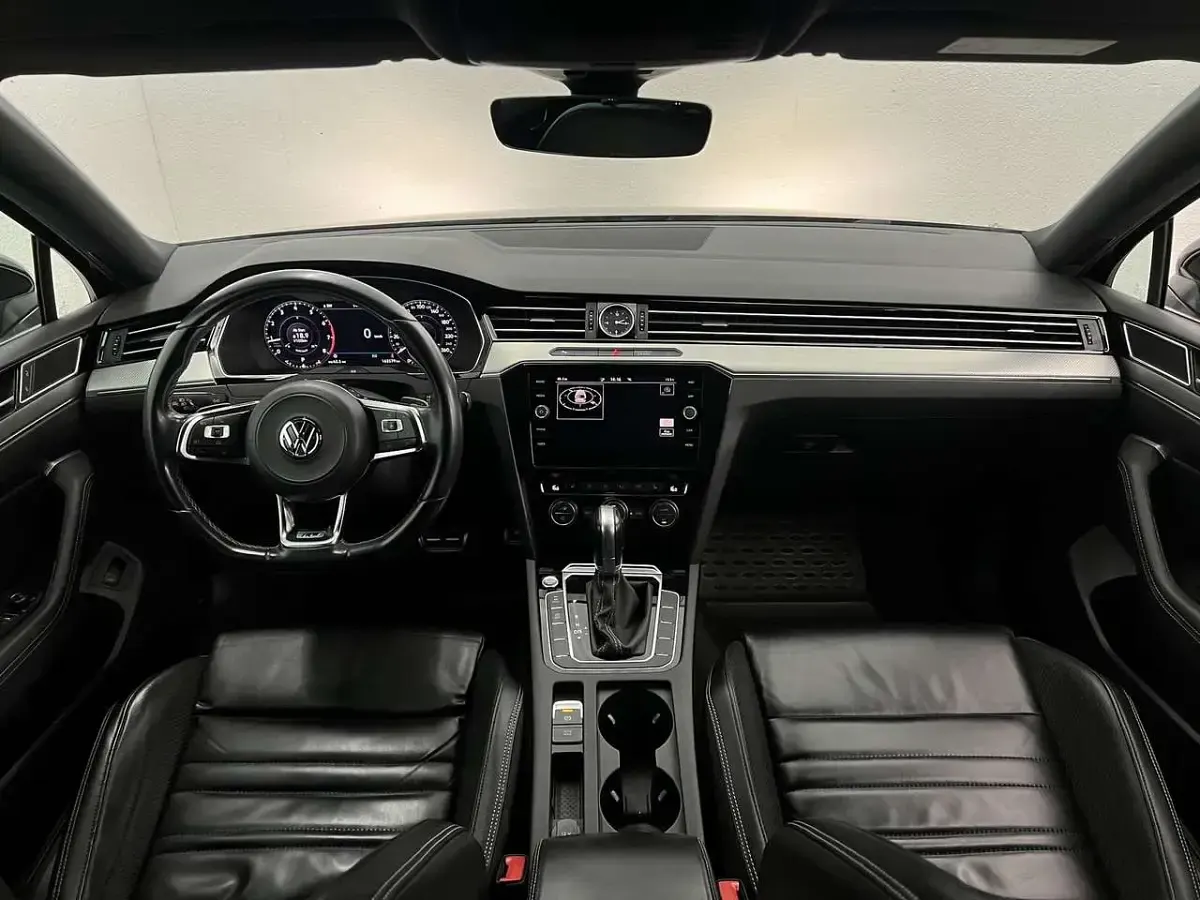 Gebraucht VW Passat R-line 220 PS (161 kW) 2018 Schwarz Kombi
