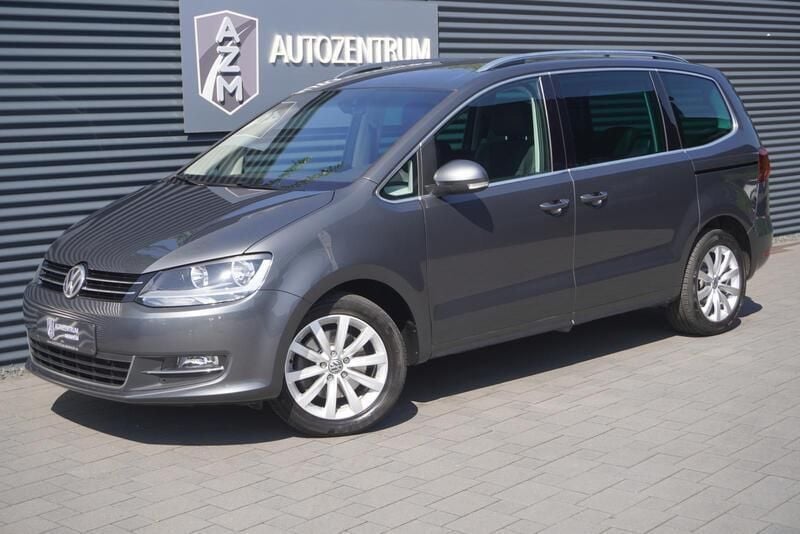 Indiumgrau metallic Gebraucht 2018 VW Sharan Highline Van / Kleinbus | 25.990 € (Fairer Preis) - Bild 1/2