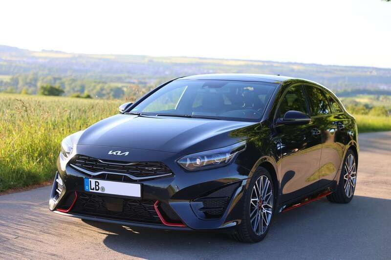 Schwarz Gebraucht 2022 Kia ProCeed GT Kleinwagen | 28.750 € (Fairer Preis) - Bild 1/4