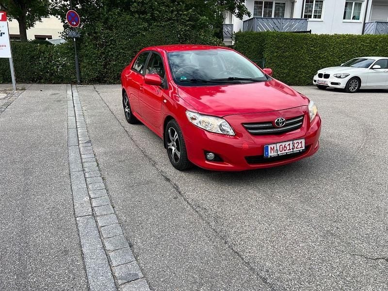 Rot Gebraucht 2009 Toyota Corolla Limousine | 3.200 € - Bild 1/4