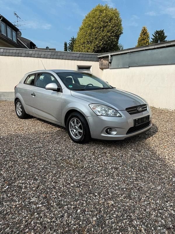 Silber Gebraucht 2009 Kia Ceed Coupé | 3.150 € (Fairer Preis) - Bild 1/4