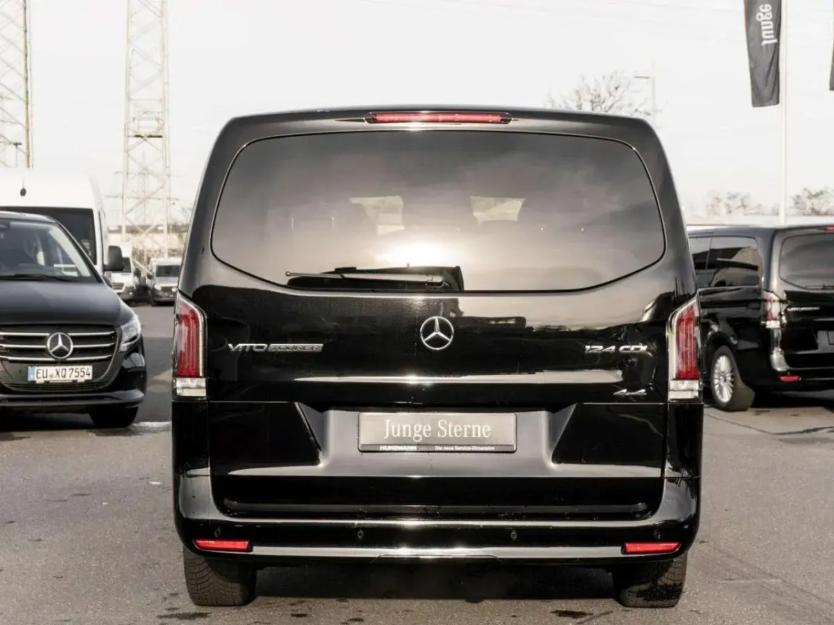 Gebraucht Mercedes Vito 237 PS (174 kW) 2025 Obsidianschwarz metallic Van