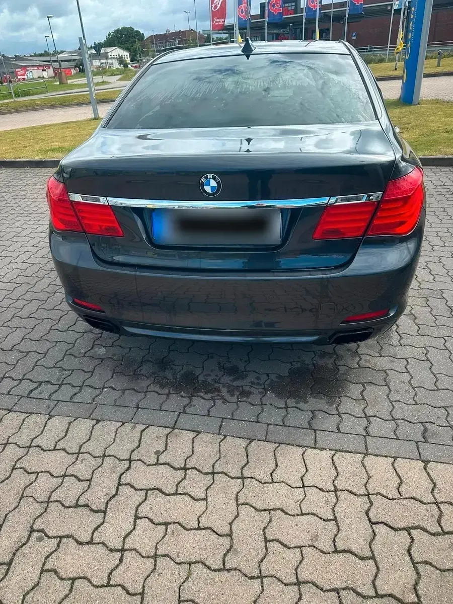 Gebraucht BMW 740 306 PS (225 kW) 2011 Grau Limousine