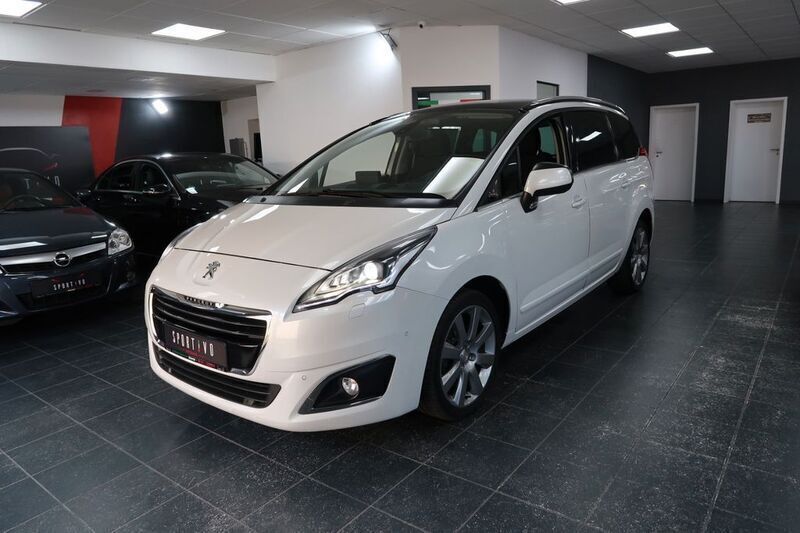 Weiß Gebraucht 2016 Peugeot 5008 Allure Van / Kleinbus | 15.490 € - Bild 1/4