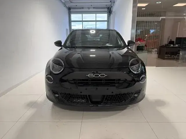Neu Fiat 600 La Prima 145 PS (106 kW) 2026 Schwarz SUV