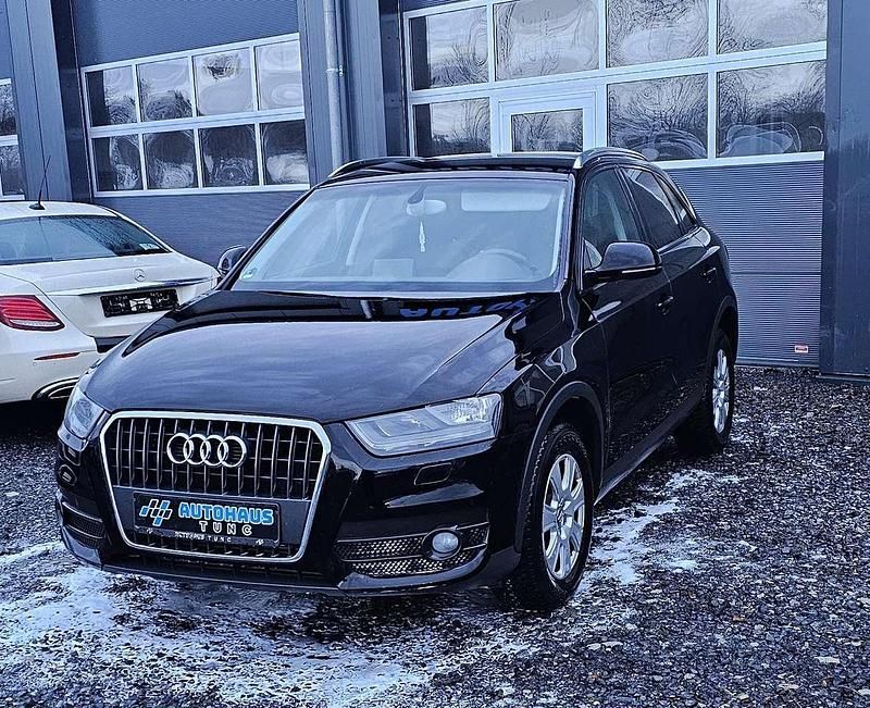 Brillantschwarz (metallic) Gebraucht 2012 Audi Q3 SUV | 11.800 € (Fairer Preis) - Bild 1/3