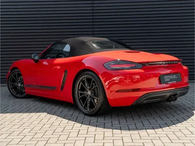 Gebraucht Porsche Boxster 299 PS (219 kW) 2021 Rot Cabrio