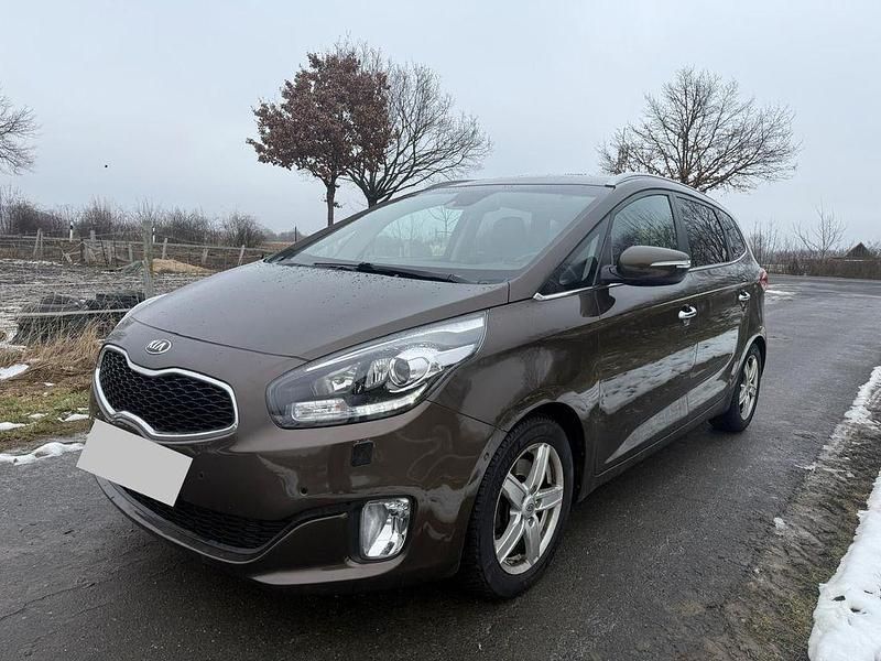 Gebraucht Kia Carens 136 PS (100 kW) 2015 Braun Van / Kleinbus