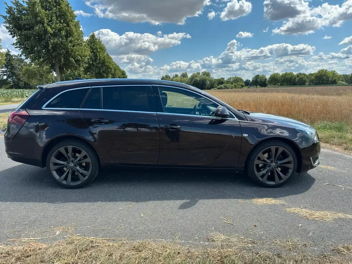 Gebraucht Opel Insignia Sport 250 PS (183 kW) 2015 Braun Kombi