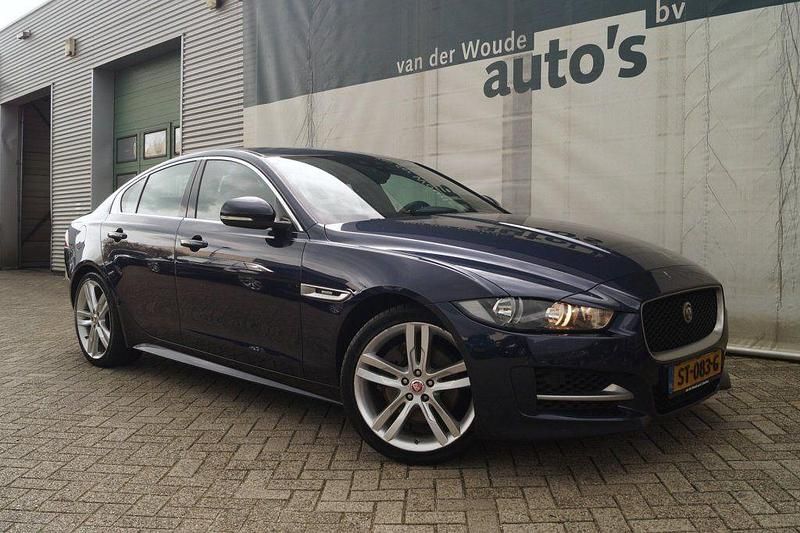 Gebraucht Jaguar XE R-Sport 200 PS (147 kW) 2018 Blau Limousine