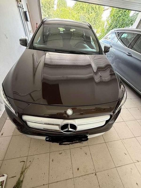 Gebraucht 2015 Mercedes GLA180 Urban SUV | 18.520 € (Etwas zu teuer) - Bild 1/4
