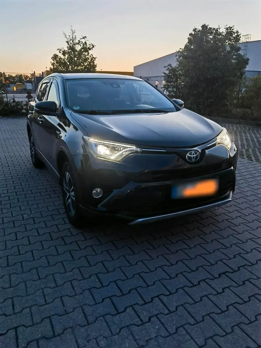 Gebraucht Toyota RAV4 Hybrid 197 PS (144 kW) 2016 Schwarz SUV