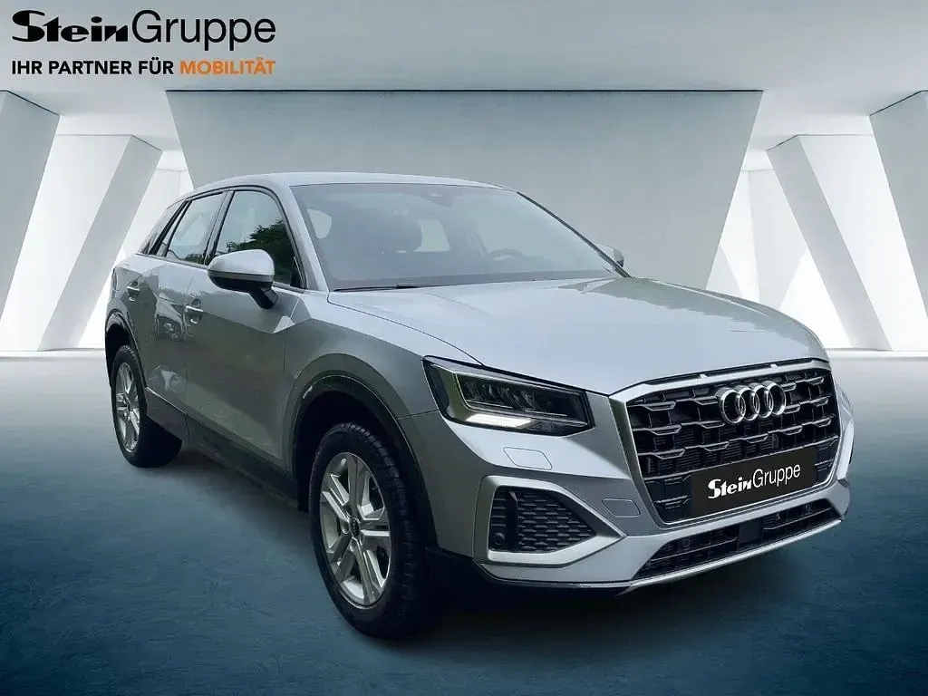 Neu Audi Q2 Advanced 150 PS (110 kW) 2026 Silber SUV