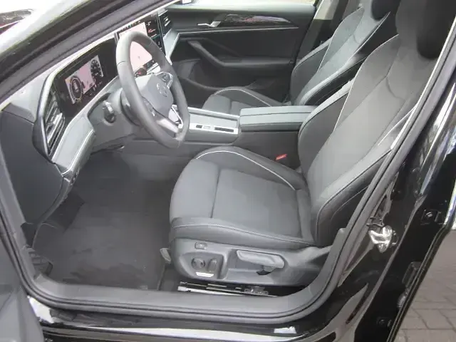 Neu VW Passat Business 150 PS (110 kW) 2026 Schwarz Kombi