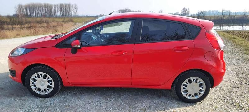 Gebraucht Ford Fiesta SYNC Edition 80 PS (58 kW) 2013 Rot Kleinwagen