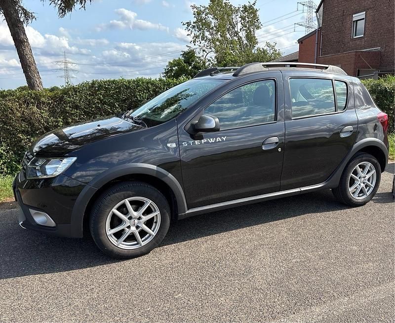 Schwarz Gebraucht 2017 Dacia Sandero Prestige Kleinwagen | 6.300 € (Guter Preis) - Bild 1/4