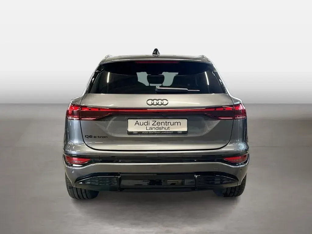 Neu Audi Q6 e-tron Business 225 kW (306 PS) 2026 Daytonagrau perleffekt SUV