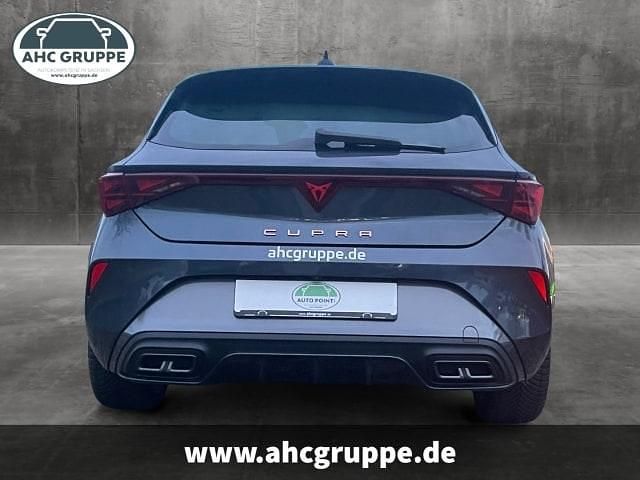 Neu Cupra Leon 150 PS (110 kW) 2025 Grau Limousine