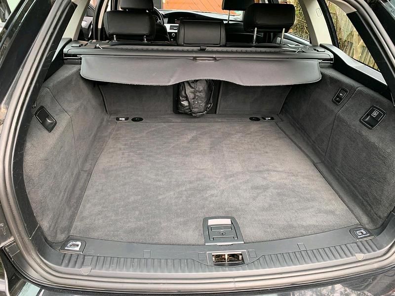 Gebraucht BMW 523 190 PS (139 kW) 2007 Schwarz Kombi